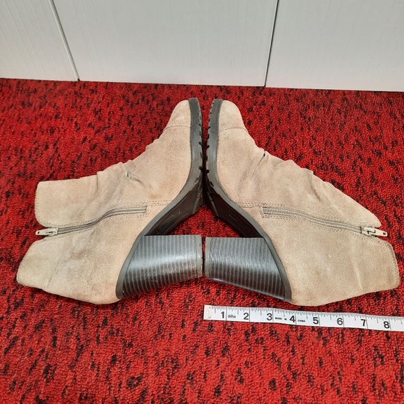 White Mountain Tom Tan Suede Leather Heel Ankle Booties Women's size 10M - Picture 6 of 12